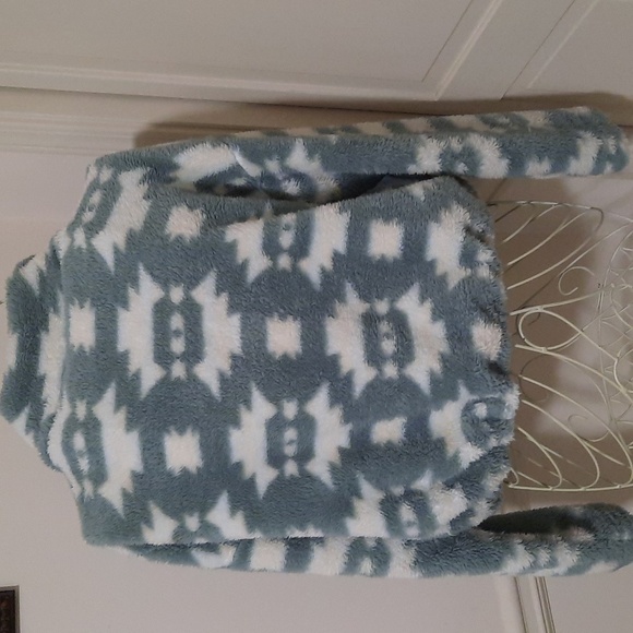 THE Cozy Collection Top - Picture 2 of 5